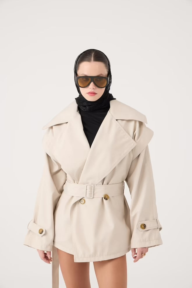 Elegant Trenchcoat With Notched Collar