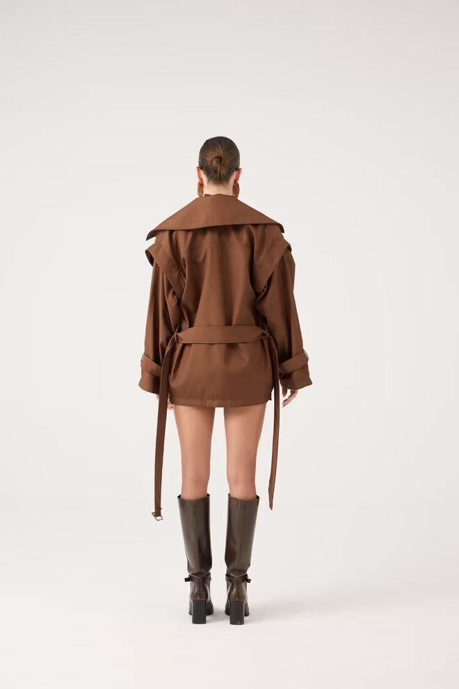 Elegant Trenchcoat With Notched Collar