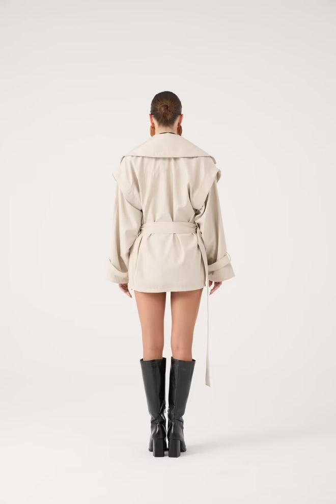 Elegant Trenchcoat With Notched Collar