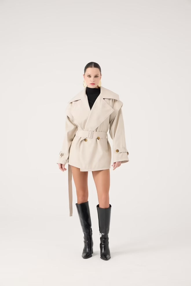 Elegant Trenchcoat With Notched Collar
