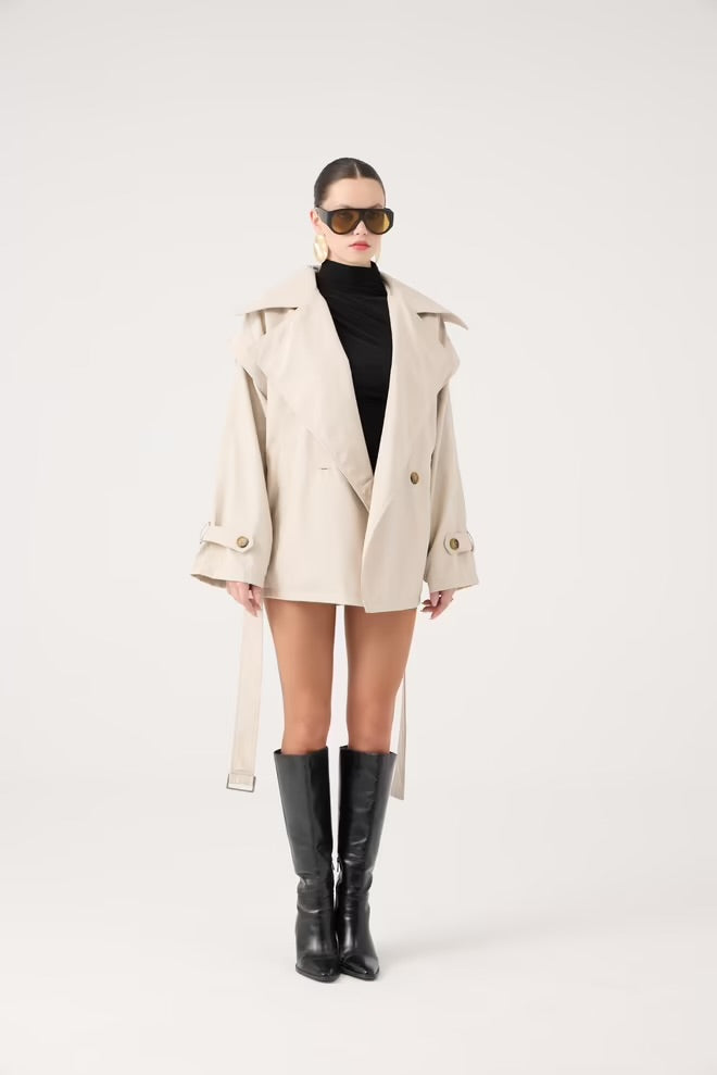 Elegant Trenchcoat With Notched Collar