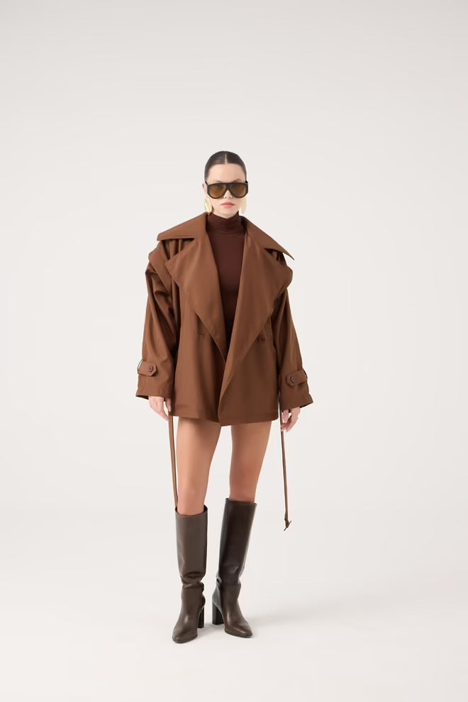 Elegant Trenchcoat With Notched Collar