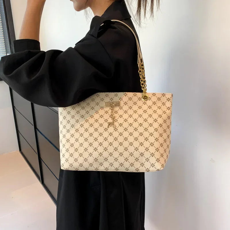 Chic Capacity Shoulder Bag™