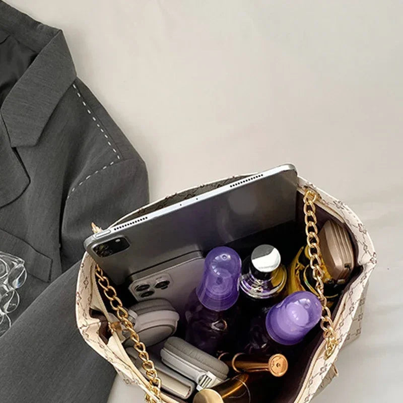 Chic Capacity Shoulder Bag™